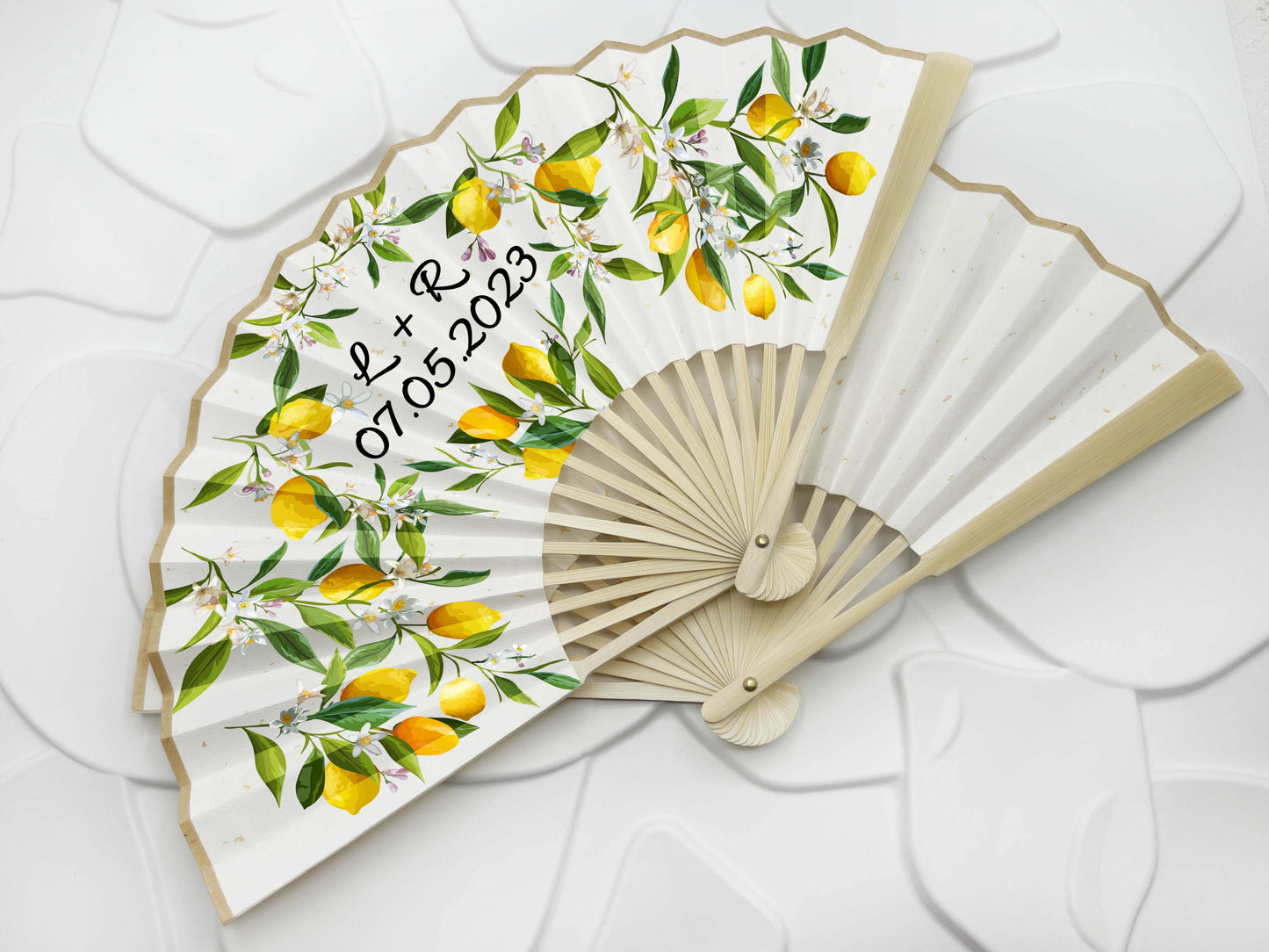High End Custom Personalized Fans Wedding Party Favors Gifts For Guests Bulk Printed Logo Monogram Hand Fans Luxury Quinceañera Folding Fans