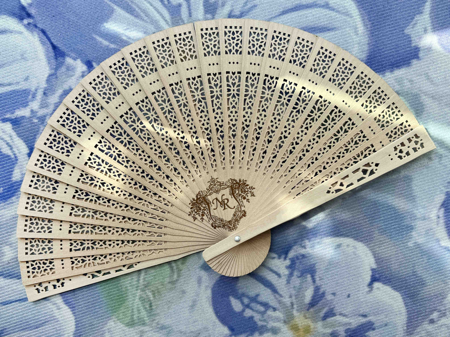 Personalized Custom Fabric Fans Gifts Engraved Folding Hand Fans Wedding Party Favors Gifts for Guests in Bulk