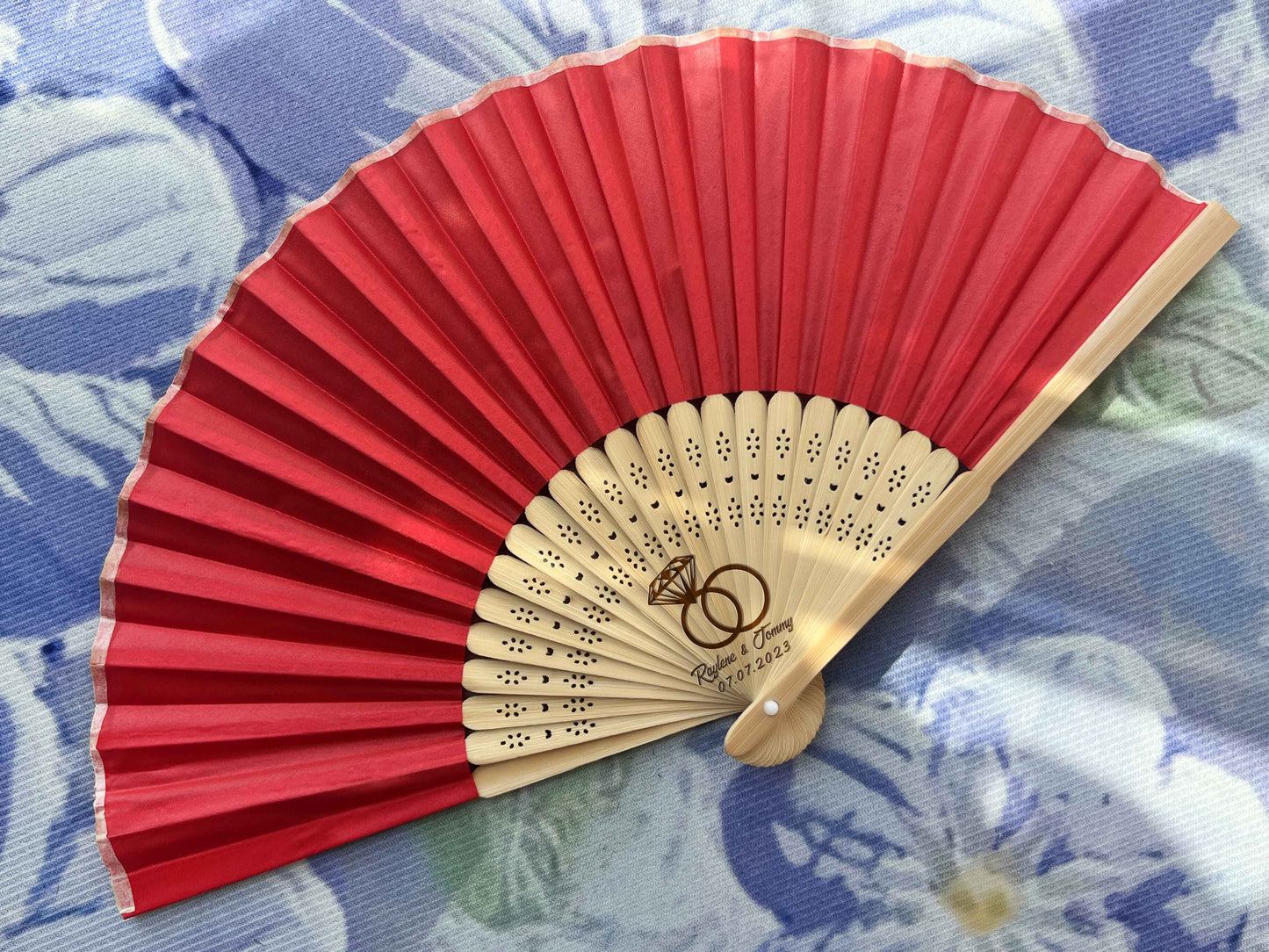 Personalized Custom Fabric Fans Gifts Engraved Folding Hand Fans Wedding Party Favors Gifts for Guests in Bulk