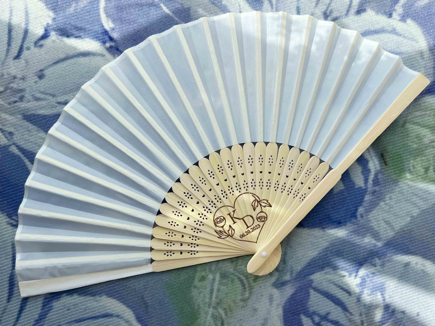 Personalized Custom Fabric Fans Gifts Engraved Folding Hand Fans Wedding Party Favors Gifts for Guests in Bulk
