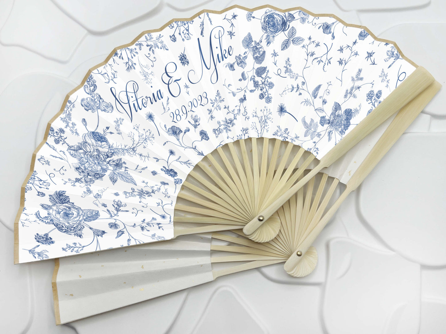 High End Custom Personalized Fans Wedding Party Favors Gifts For Guests Bulk Printed Logo Monogram Hand Fans Luxury Quinceañera Folding Fans
