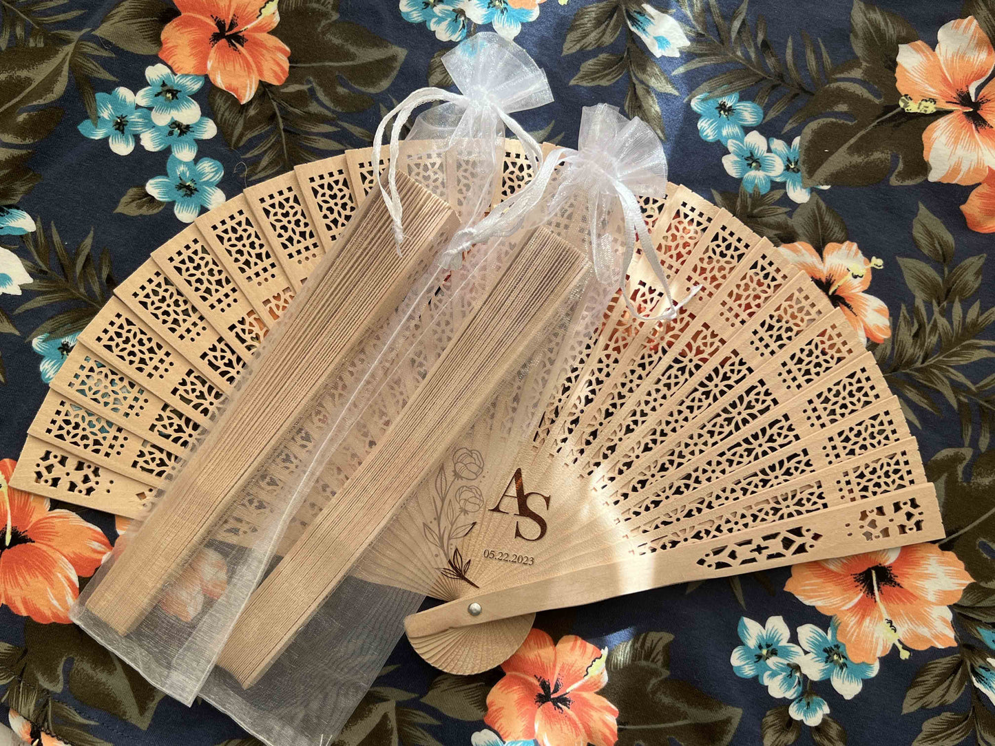 Personalized Custom Sandalwood Fans in Organza Bags Engraved Folding Hand Fans Wedding Party Favors Gifts for Guests in Bulk